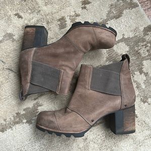 Sorel Chelsea bootie boot size 10 brown waterproof